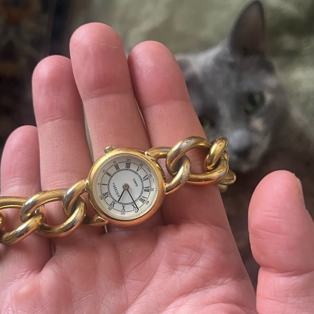 Gold Chain Link Watch - Picture 4 of 4